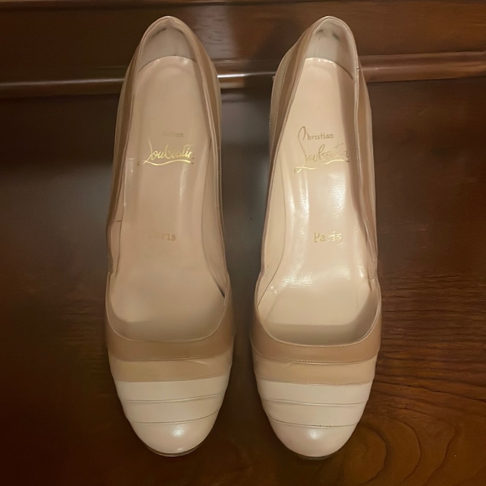 Louis Vuitton Nude heels with Duster bag